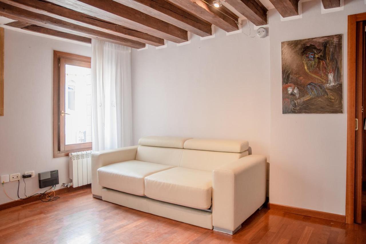 Superior In Via Garibaldi By Bricola * Venecia