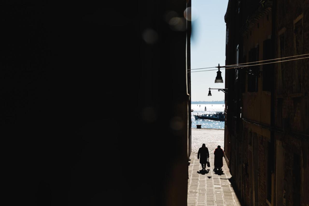 Superior In Via Garibaldi By Bricola Venecia
